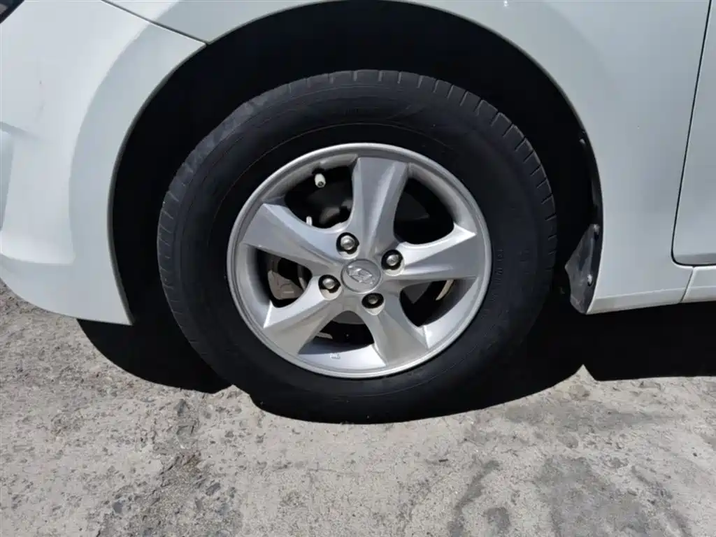 Hyundai Verna 2016 — фото 23