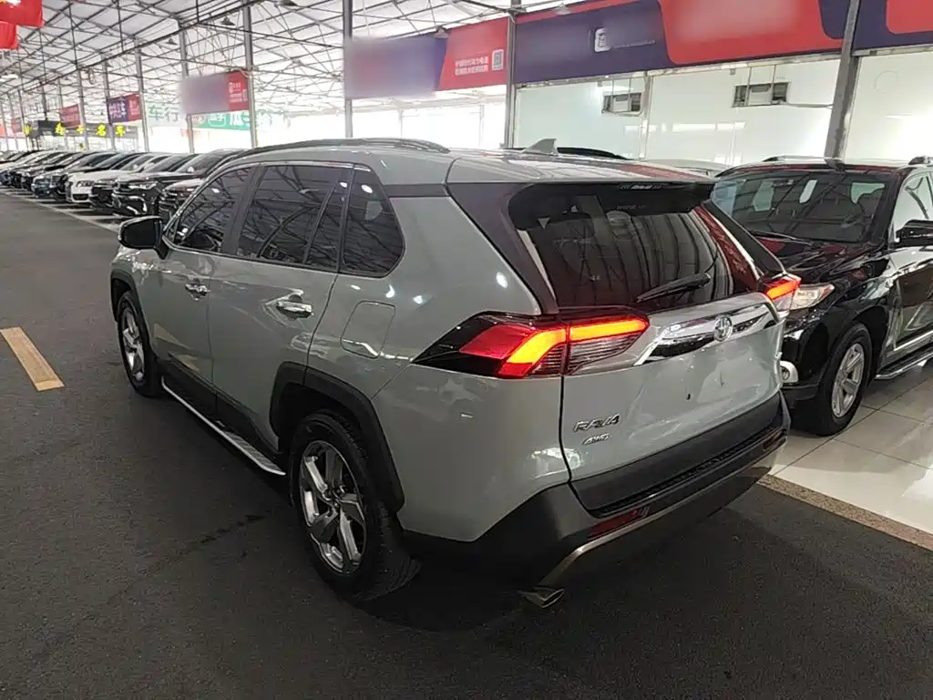 Toyota RAV4 2020 — фото 5