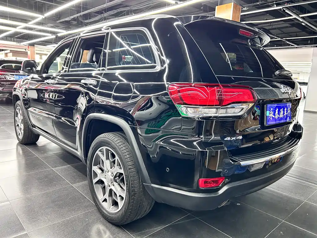 Jeep Grand Cherokee 2022 — фото 5