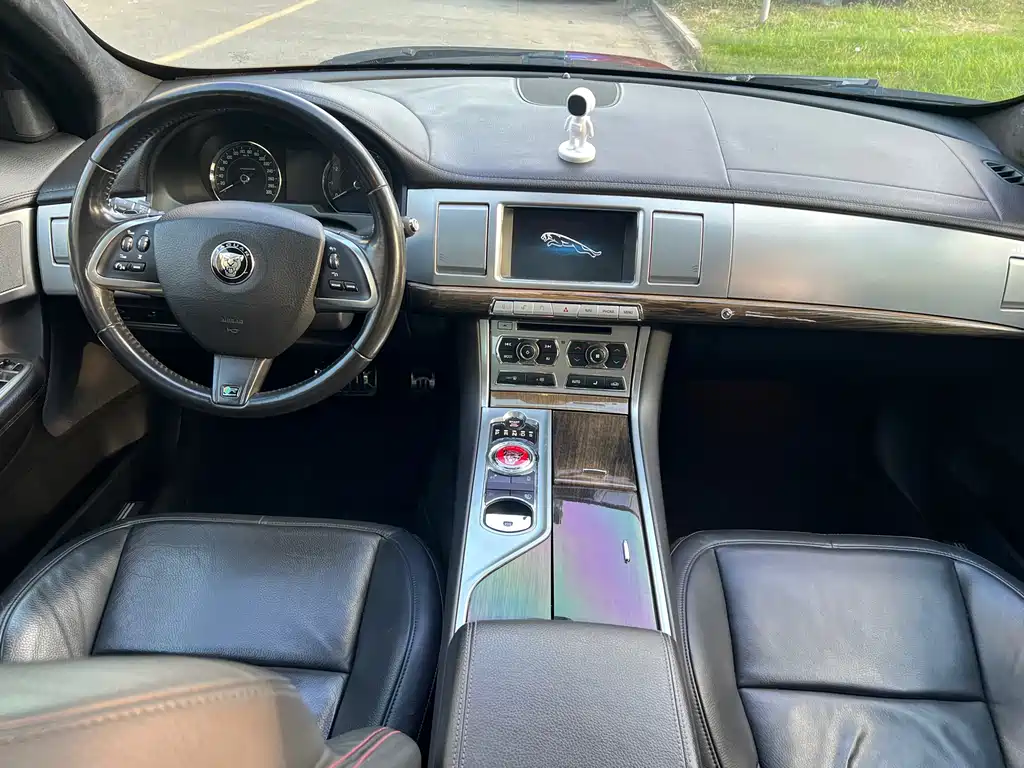 Jaguar XF 2014 — фото 14