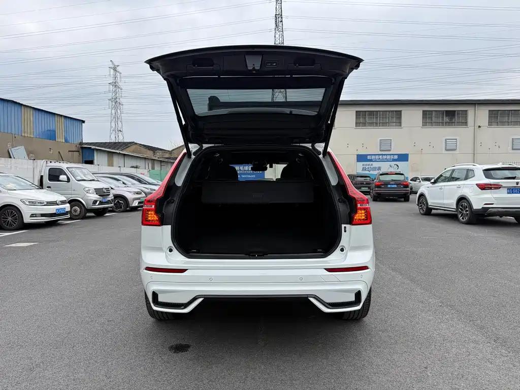 Volvo XC60 2022 — фото 23