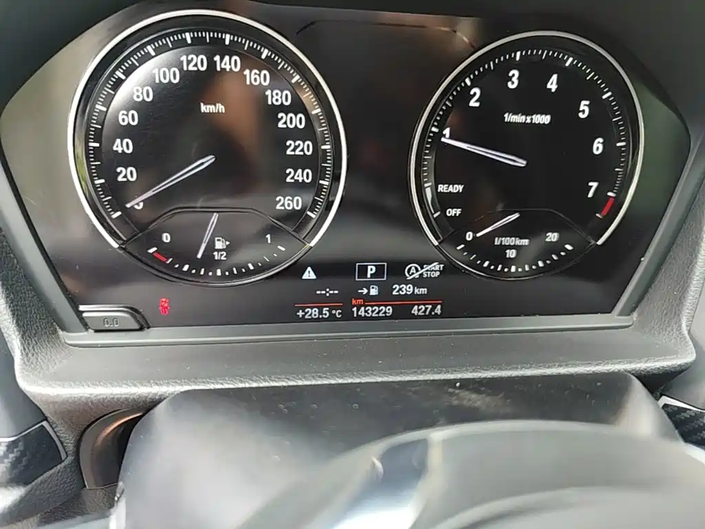 BMW 1 Series 2018 — фото 12