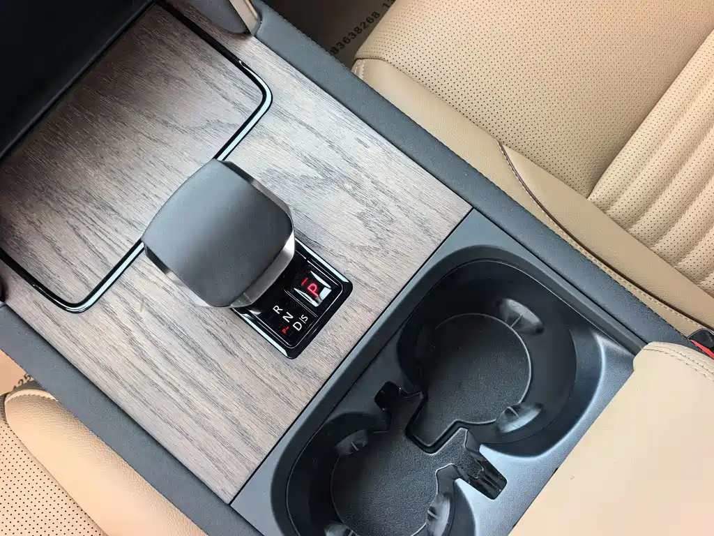 Land Rover Discovery Sport 2025 — фото 13
