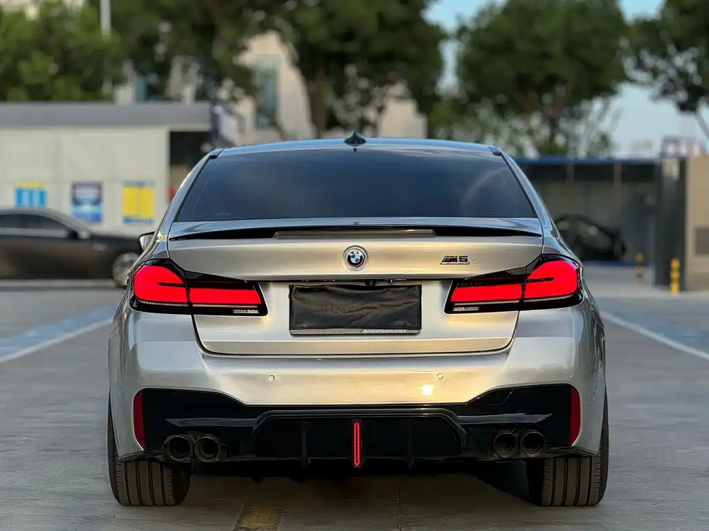 BMW 5 Series 2018 — фото 11