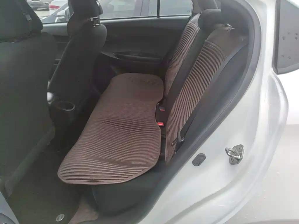 Toyota Yaris L 2017 — фото 17