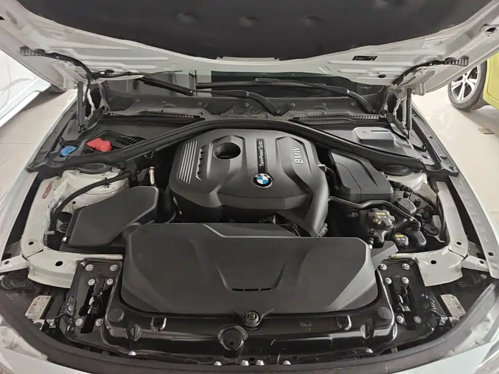BMW 3 Series 2018 — фото 20