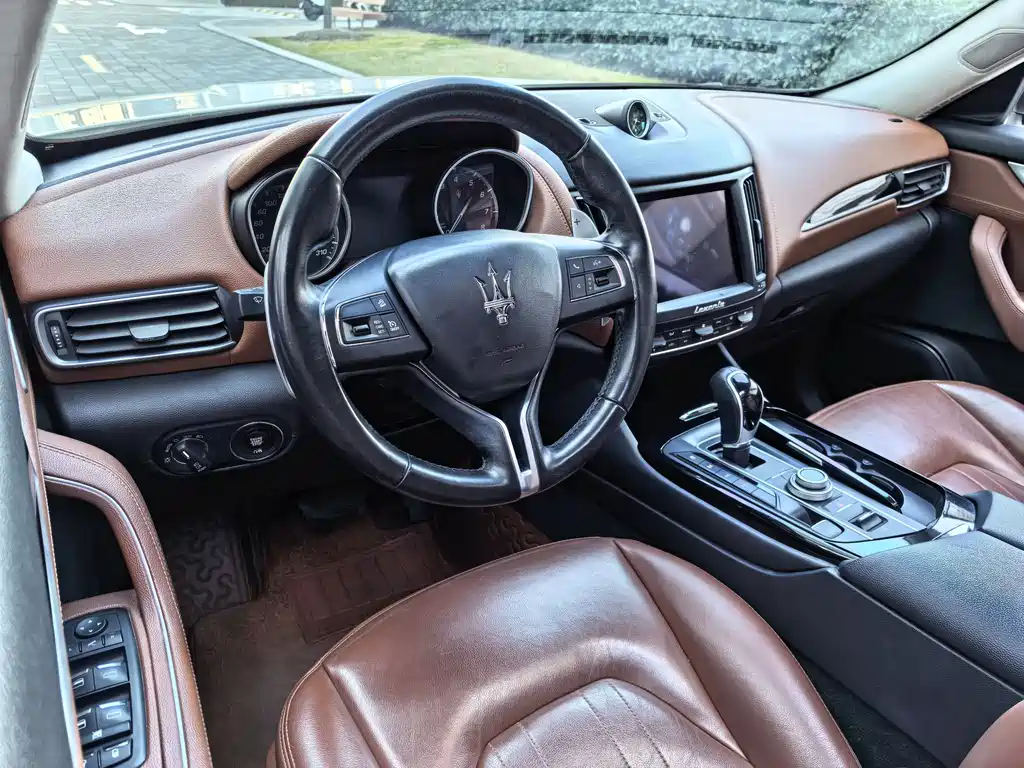 Maserati Levante 2018 — фото 10