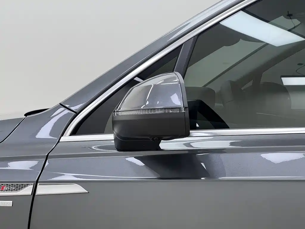 Audi Q7 2021 — фото 10