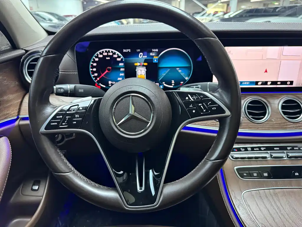 Mercedes-Benz E-Class 2023 — фото 12