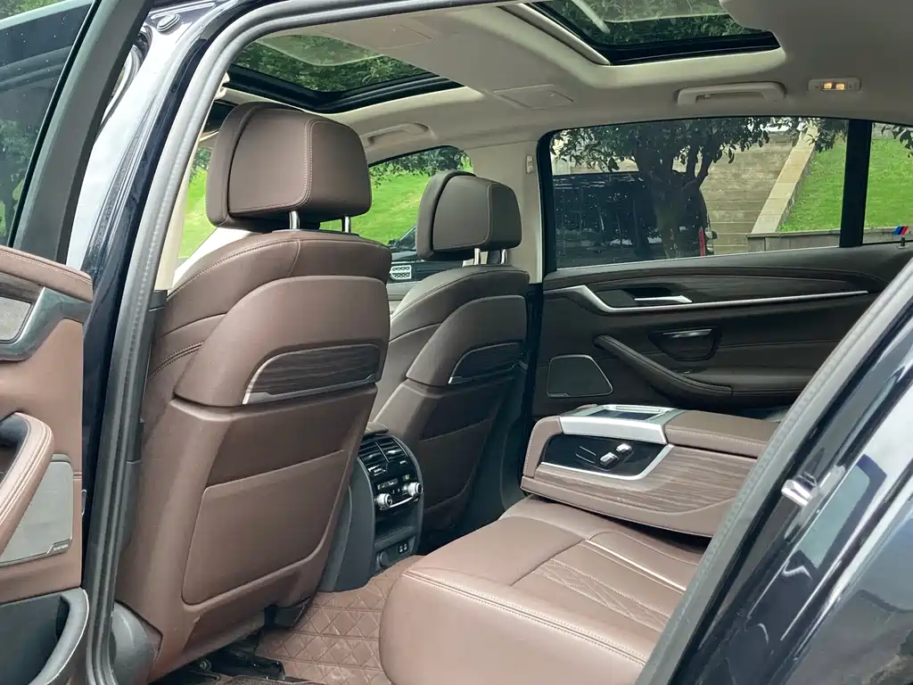 BMW 5 Series 2021