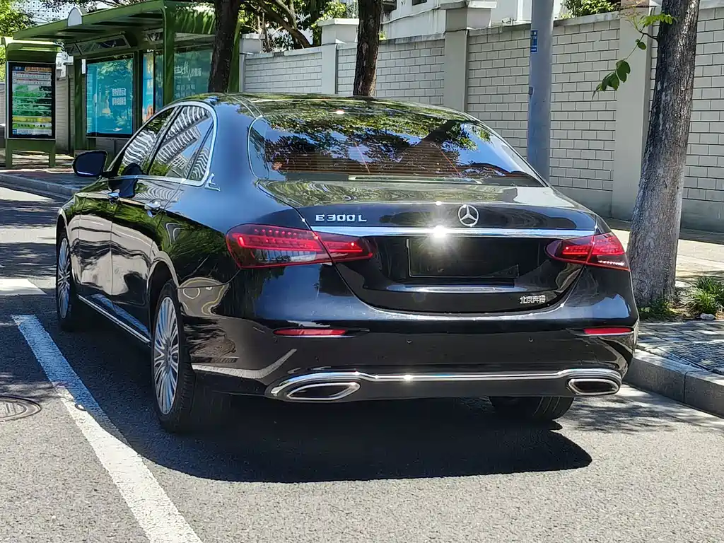 Mercedes-Benz E-Class 2023 — фото 19
