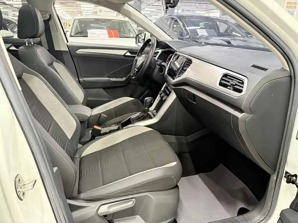 Volkswagen T-Roc 2023 — фото 11