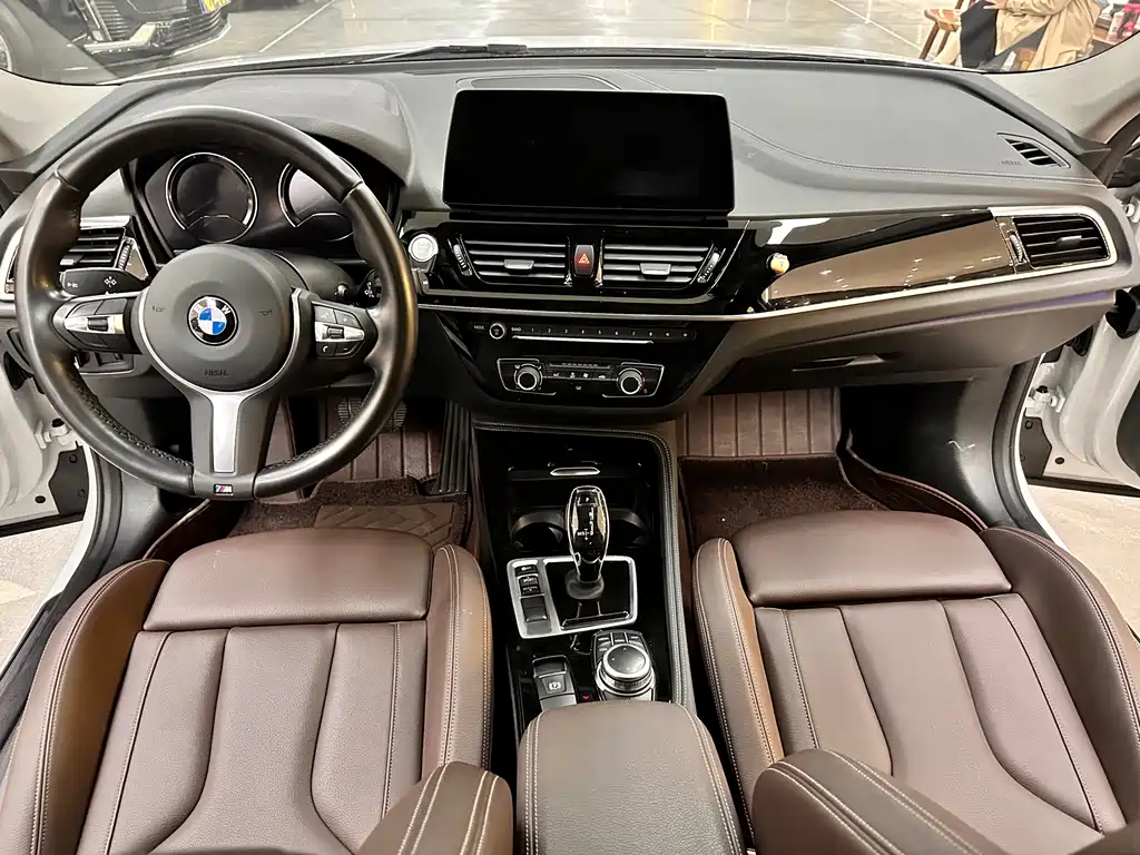 BMW 1 Series 2022 — фото 11
