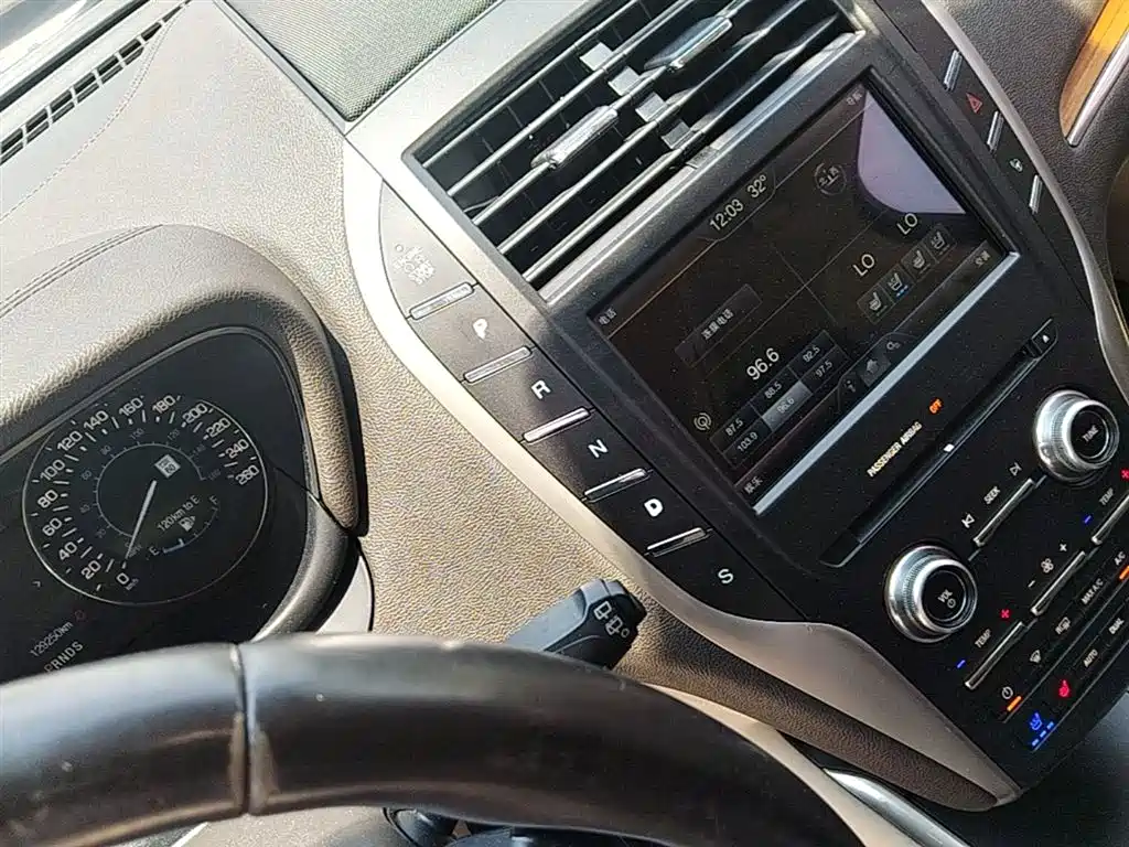 Lincoln MKC 2016 — фото 14