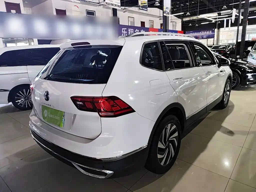 Volkswagen Tiguan L 2023 — фото 5
