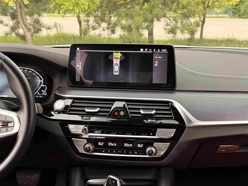 BMW 5 Series New Energy 2021 — фото 8