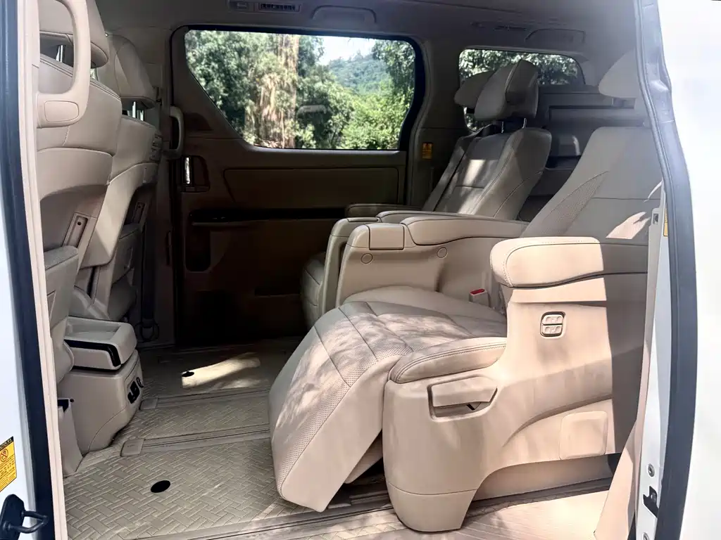 Toyota Alphard 2015 — фото 11