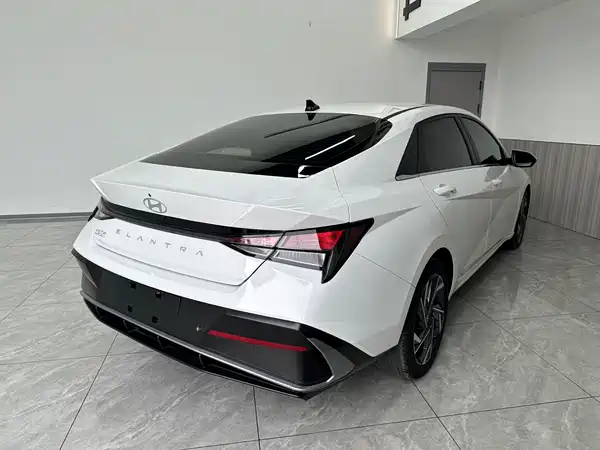 Hyundai Elantra 2024