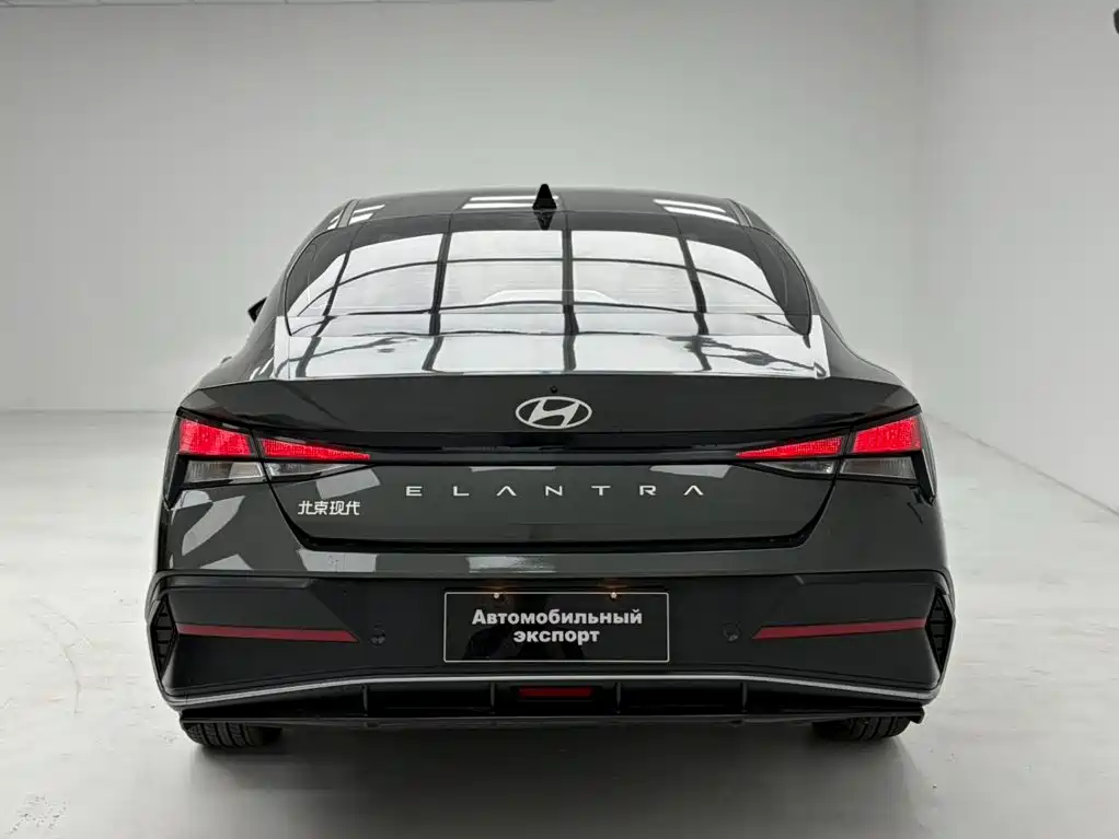 Hyundai Elantra 2023 — фото 11