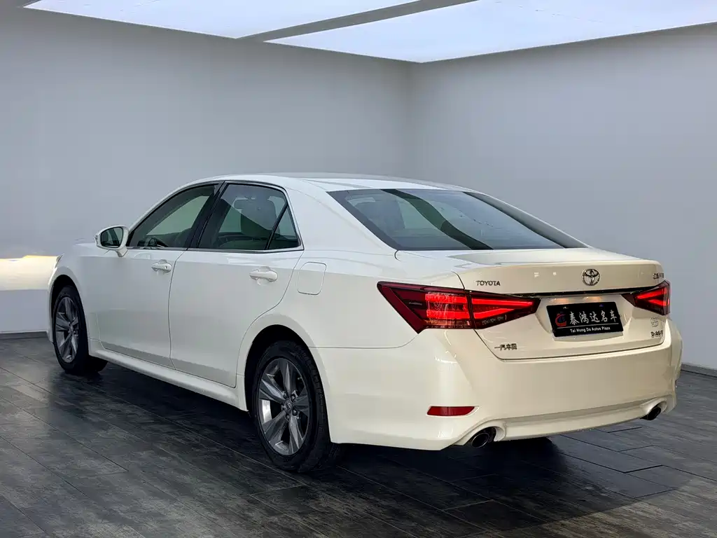 Toyota Crown 2018 — фото 5