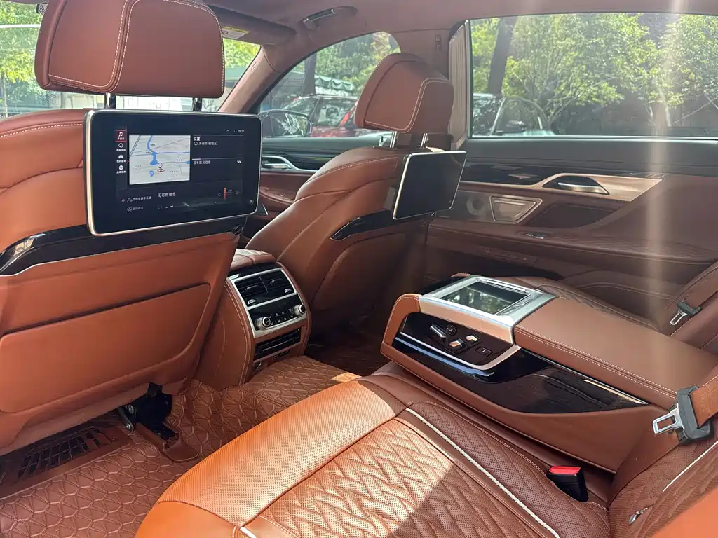 BMW 7 Series 2020 — фото 16