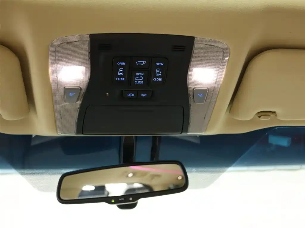 Toyota Alphard 2017 — фото 13