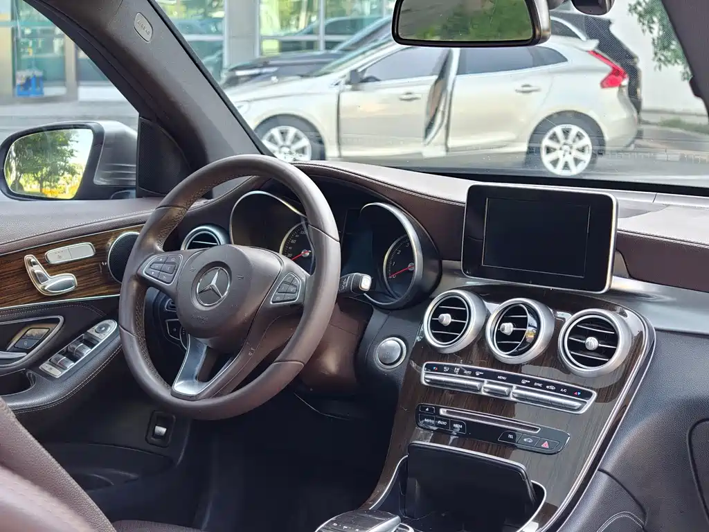 Mercedes-Benz GLC 2018 — фото 11