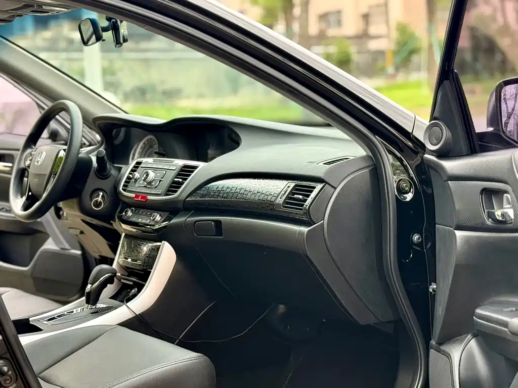 Honda Accord 2017 — фото 14