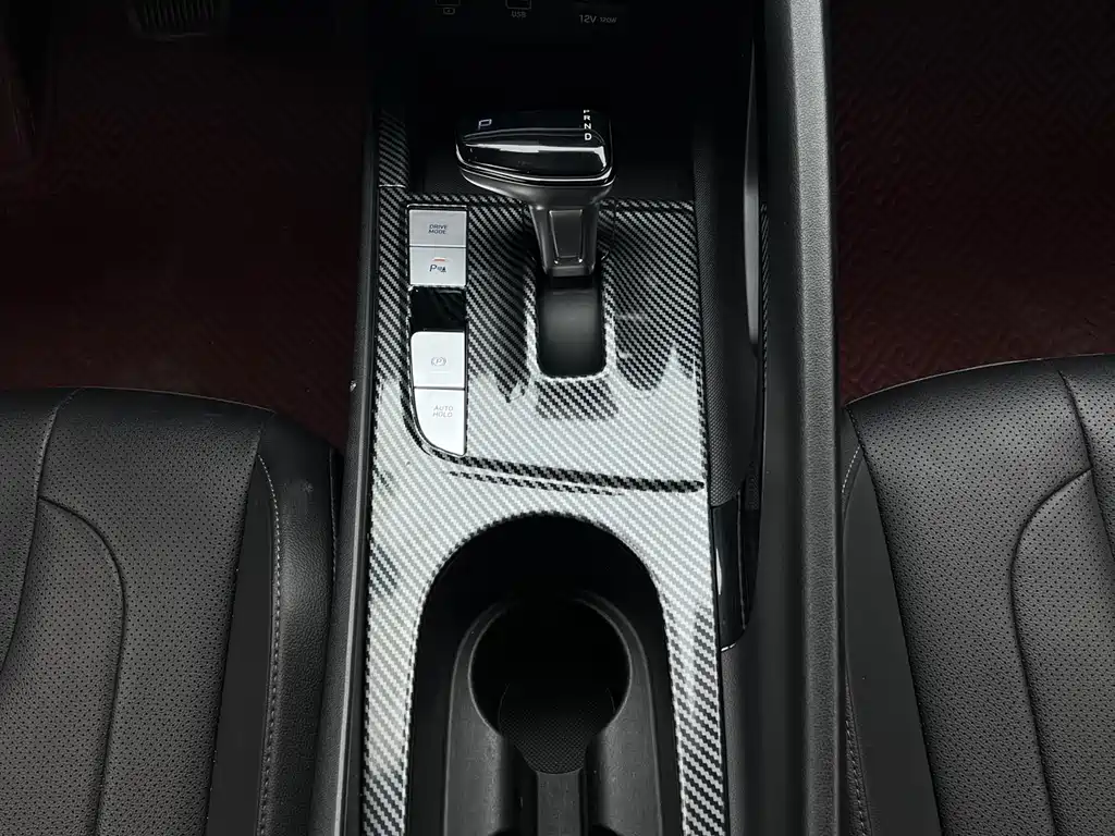 Hyundai Elantra 2022 — фото 12