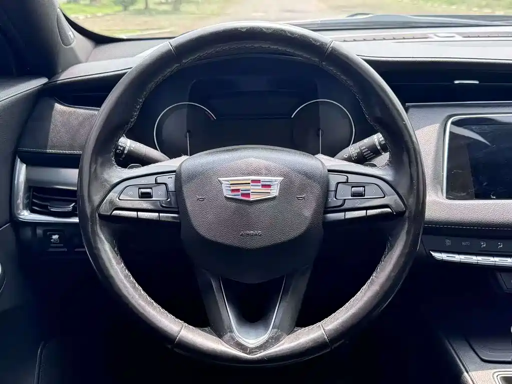 Cadillac XT4 2019 — фото 16
