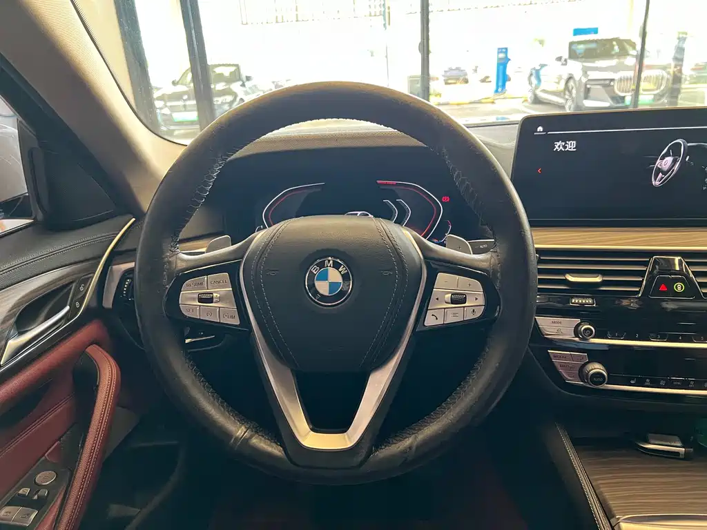 BMW 5 Series 2021 — фото 11