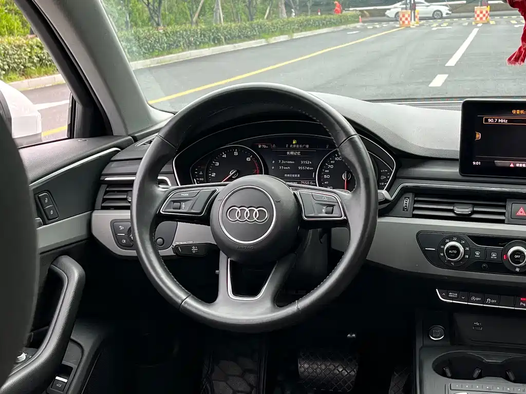 Audi A4L 2018 — фото 16