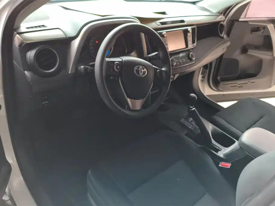 Toyota RAV4 2015 — фото 9