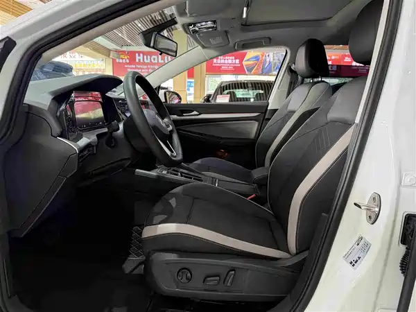 Volkswagen Golf 2024