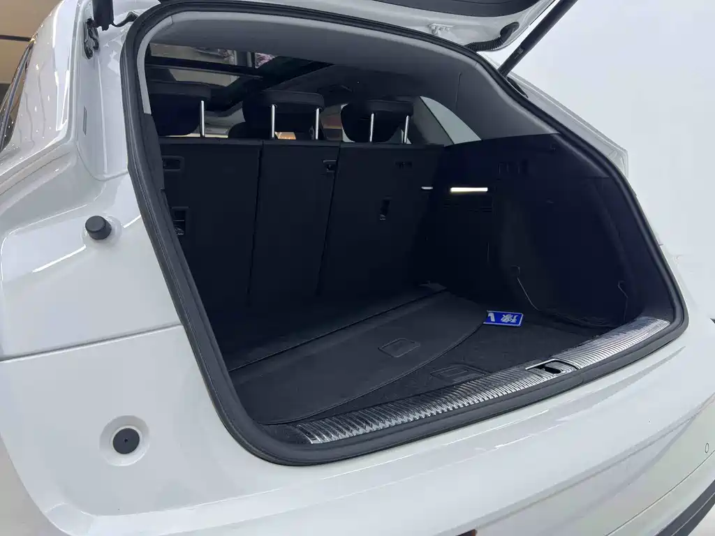 Audi Q5L 2023 — фото 26
