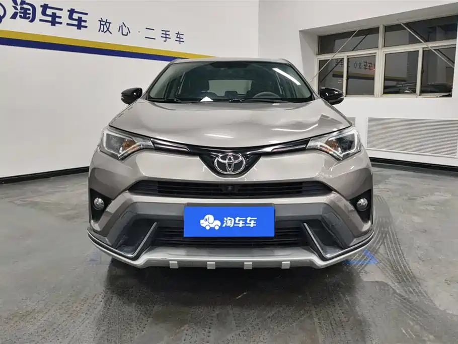 Toyota RAV4 2018 — фото 2