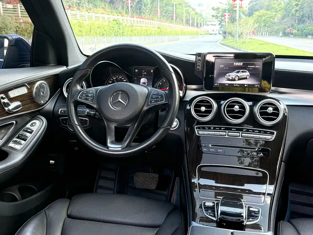 Mercedes-Benz GLC 2018 — фото 14