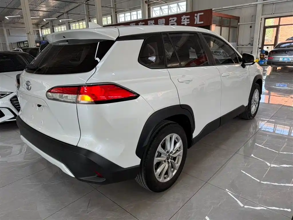 Toyota Corolla Cross 2022 — фото 9