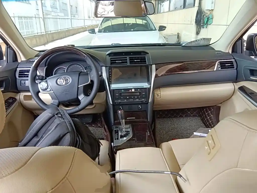 Toyota Camry 2015 — фото 10