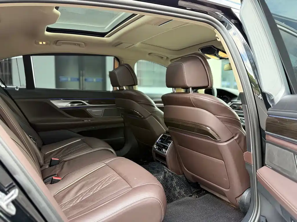 BMW 7 Series 2023 — фото 11