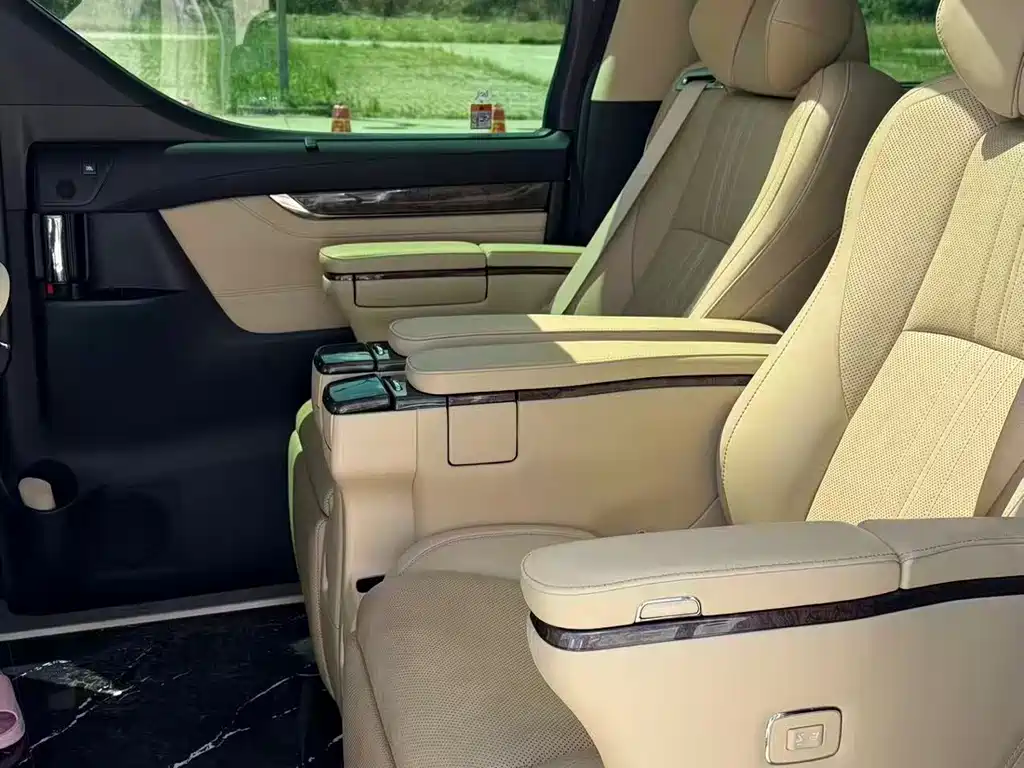 Toyota Alphard 2022 — фото 4