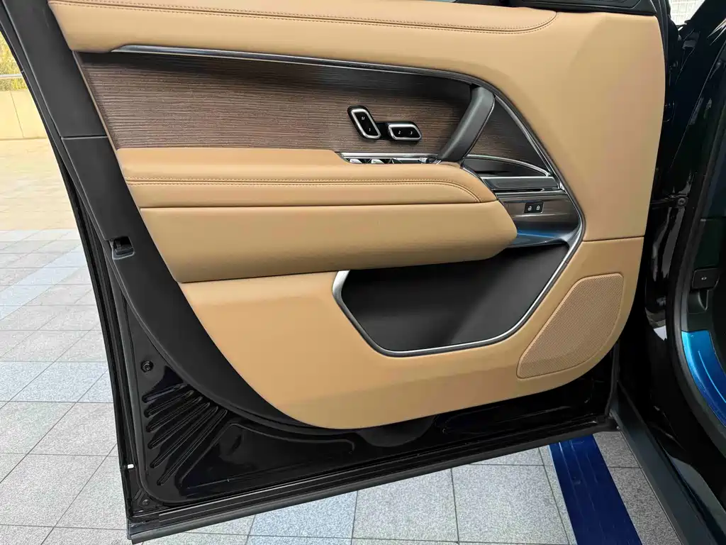 Land Rover Range Rover 2025 — фото 13