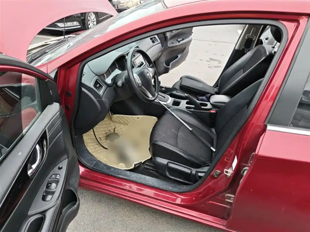 Nissan Tiida 2018 — фото 16