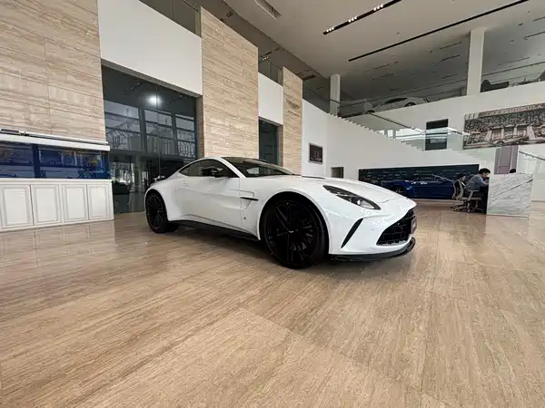 Aston Martin V8 Vantage 2026