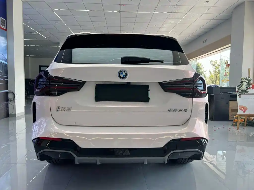 BMW iX3 2023 — фото 4