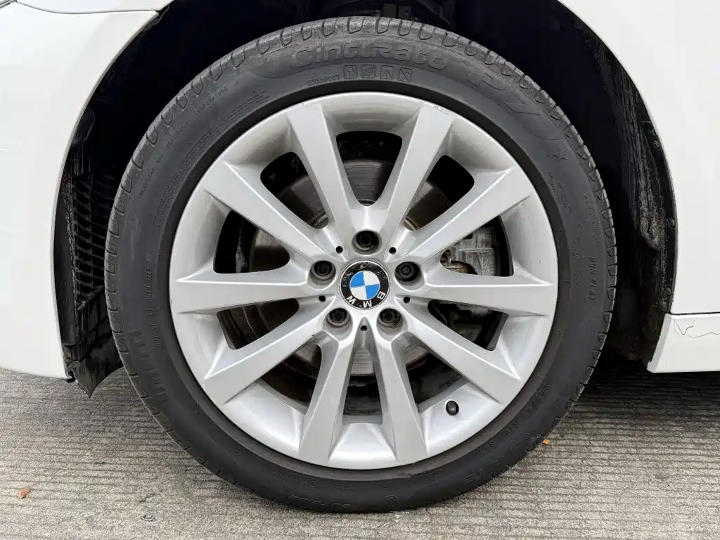 BMW 5 Series 2012 — фото 16