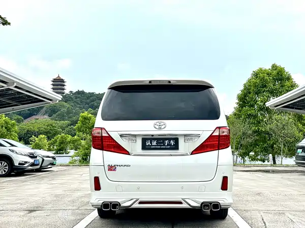 Toyota Alphard 2010