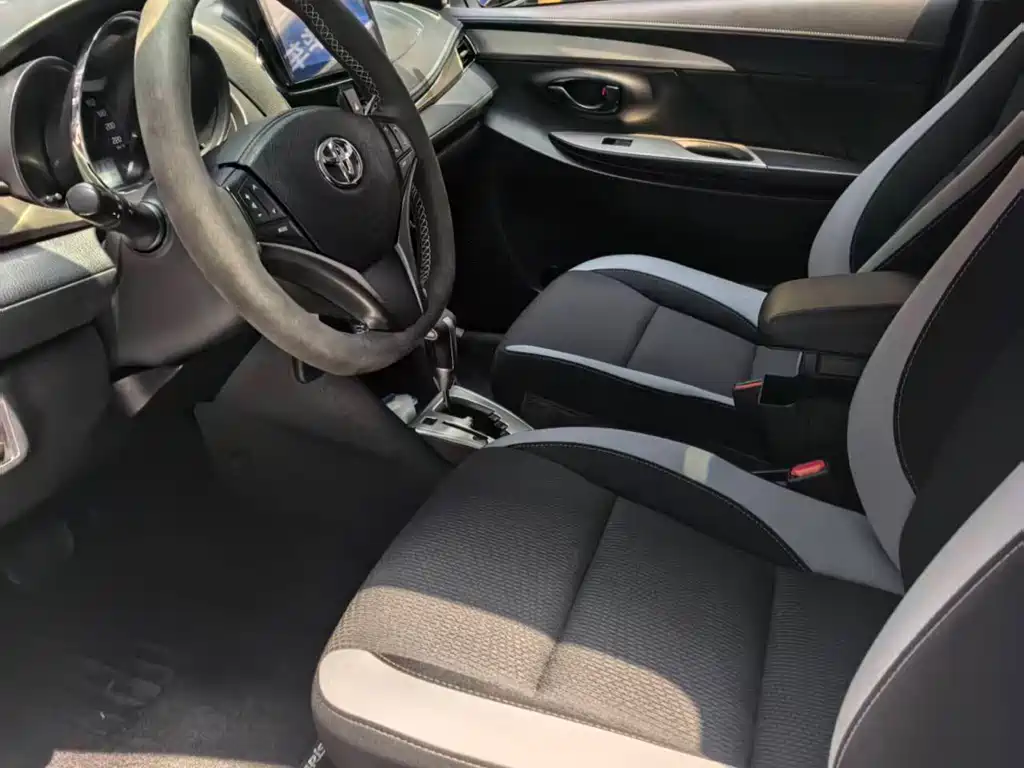 Toyota Yaris L 2021