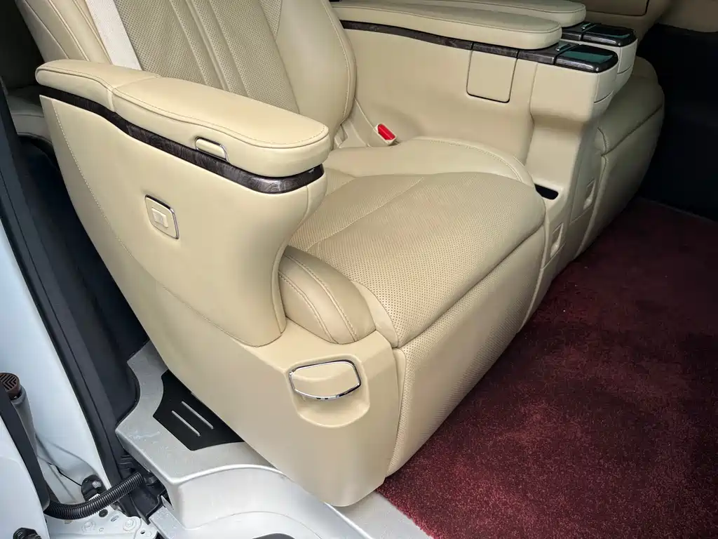 Toyota Vellfire 2023 — фото 39