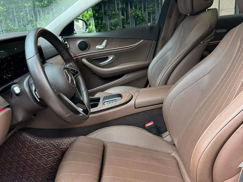 Mercedes-Benz E-Class 2023 — фото 9
